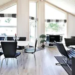5 Star Holiday Home In Grossenbrode *