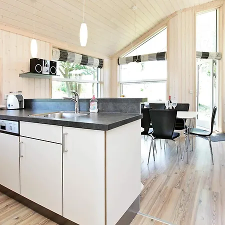 Dom wakacyjny In With Terrace